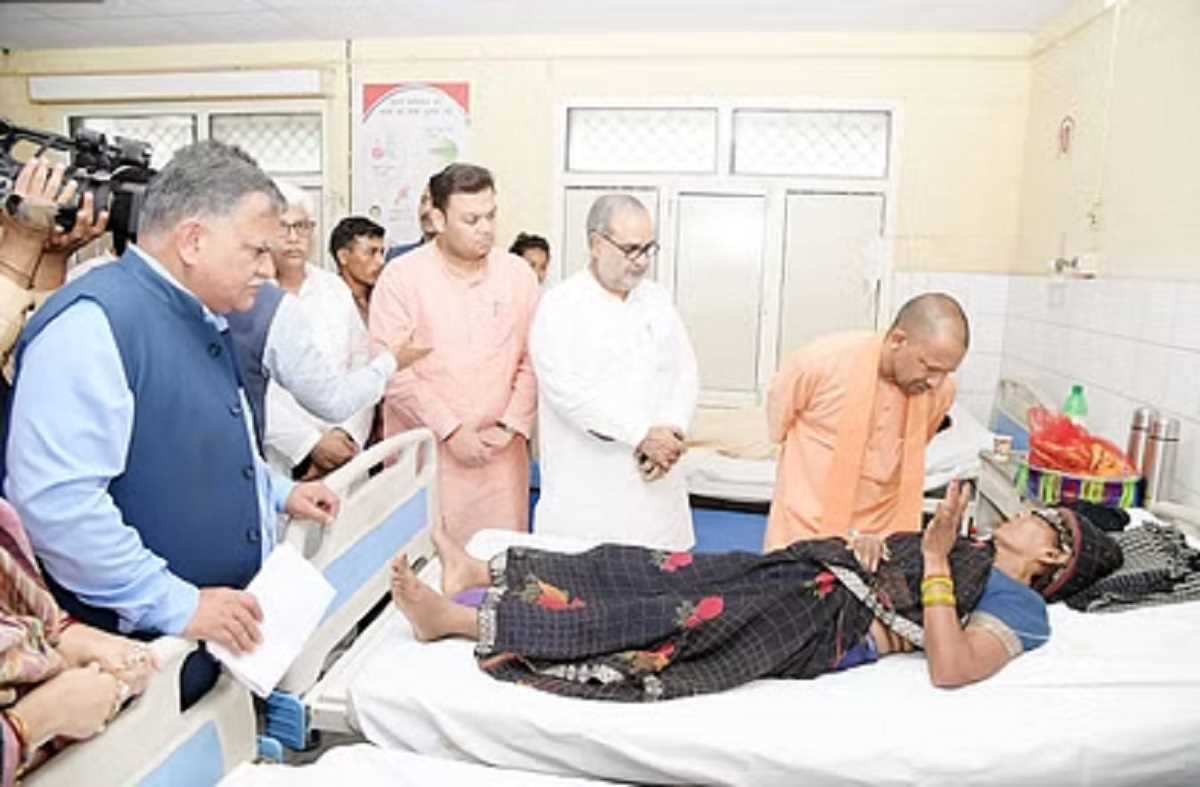 हाथरस हादसा : सीएम योगी ने जाना घायलों का हाल, घटनास्थल पर भी पहुंचे